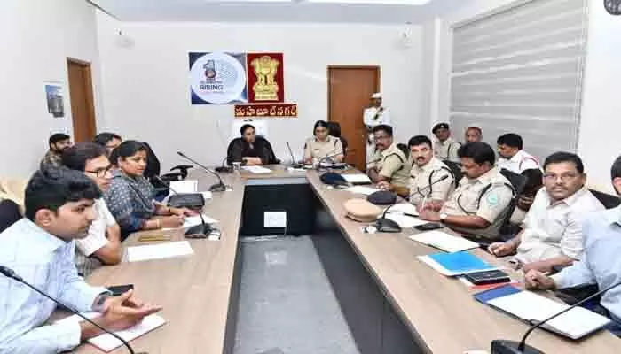 జాతీయ రహదారులపై పెండింగ్ పనులు పూర్తి చేయండి : కలెక్టర్ ఖుష్బూ గుప్తా జాతీయ రహదారులపై పెండింగ్ పనులు పూర్తి చేయండి : కలెక్టర్ ఖుష్బూ గుప్తా