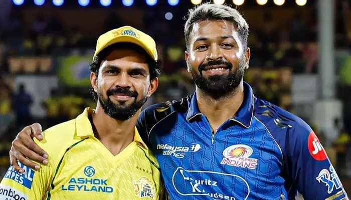 టాస్ గెలిచి బ్యాటింగ్ ఎంచుకున్న ముంబై.. రోహిత్, ధోని ఎంట్రీపై క్లారిటీ టాస్ గెలిచి బ్యాటింగ్ ఎంచుకున్న ముంబై.. రోహిత్, ధోని ఎంట్రీపై క్లారిటీ