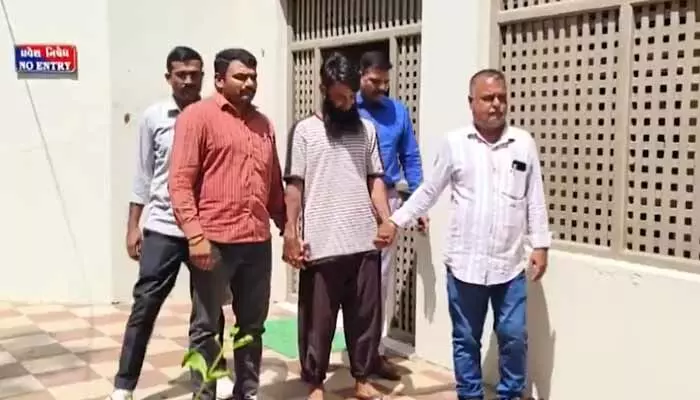 ఐసిస్ సానుభూతిపరుడి అరెస్ట్: సోషల్ మీడియా నిఘా లో దొరికిన నిందితుడు ఐసిస్ సానుభూతిపరుడి అరెస్ట్: సోషల్ మీడియా నిఘా లో దొరికిన నిందితుడు