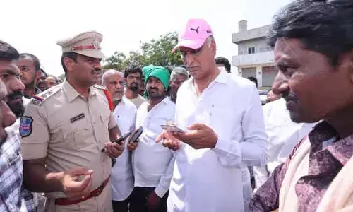 ధాన్యం కొనలేని ప్రభుత్వానికి రైతులే గుణపాఠం చెబుతారు : : హరీష్ రావు