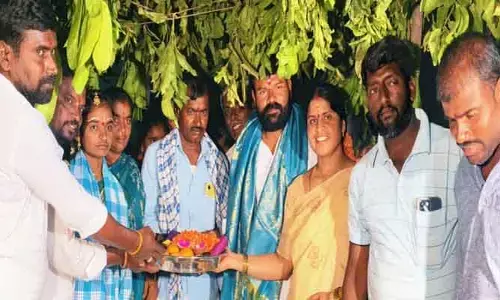 పేద కుటుంబానికి పుస్తె మెట్టెలు అంద‌జేత