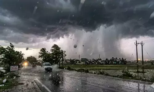 నల్లగొండలో భారీ వర్షం.. మరికొద్ది సేపట్లో ఈ జిల్లాల్లోను తండర్ స్టోర్మ్