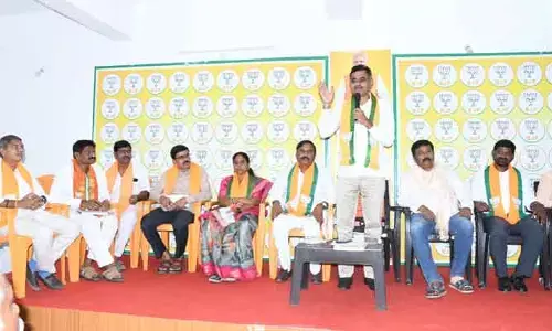 కేంద్ర నిధులతోనే తెలంగాణ ప్రభుత్వం నడుస్తోంది