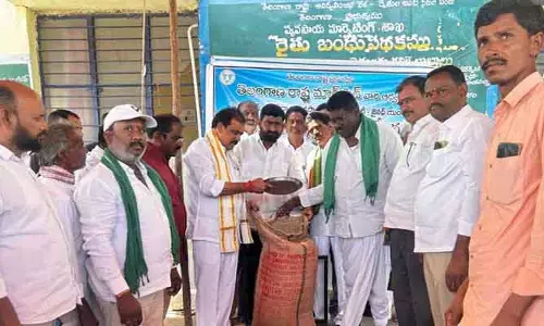 ఆ రాజ‌కీయ నాయ‌కుల‌తో రైతులు జాగ్ర‌త్త‌..!