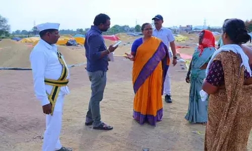 ధాన్యం కొనుగోళ్లలో జాప్యం చేయొద్దు