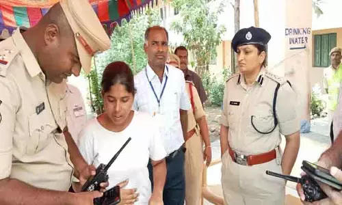 పటిష్ట భద్రత నడుమ నీట్ పరీక్షలు