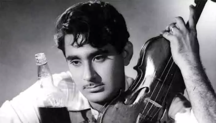 సినీ రంగంలో తీవ్ర విషాదం: ‘సారంగా’ హీరో సుదేశ్ కుమార్ కన్నుమూత సినీ రంగంలో తీవ్ర విషాదం: ‘సారంగా’ హీరో సుదేశ్ కుమార్ కన్నుమూత