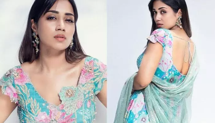 ఆ క్రేజీ చిత్రంలో ఛాన్స్ కొట్టేసిన నివేతా పేతురాజ్ ఆ క్రేజీ చిత్రంలో ఛాన్స్ కొట్టేసిన నివేతా పేతురాజ్