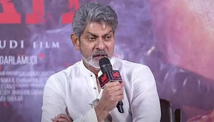 ప్రభాస్ - రాజమౌళి అలాంటి వారు... షాకింగ్ కామెంట్స్ చేసిన జగపతిబాబు ప్రభాస్ - రాజమౌళి అలాంటి వారు... షాకింగ్ కామెంట్స్ చేసిన జగపతిబాబు