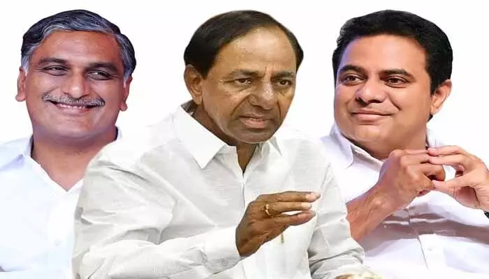 కేసీఆర్తో కేటీఆర్, హరీశ్ రావు భేటీ: పార్టీ బలోపేతంపై కీలక చర్చలు కేసీఆర్తో కేటీఆర్, హరీశ్ రావు భేటీ: పార్టీ బలోపేతంపై కీలక చర్చలు