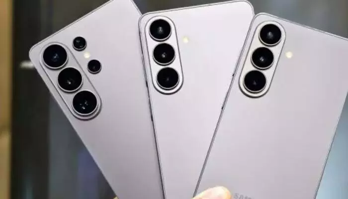 Samsung: స్మార్ట్ఫోన్ ధరలపై డిస్కౌంట్లు ప్రకటించిన శాంసంగ్ Samsung: స్మార్ట్ఫోన్ ధరలపై డిస్కౌంట్లు ప్రకటించిన శాంసంగ్
