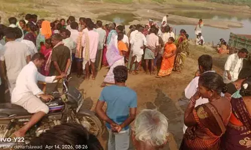 ఉపాధికి తూట్లు.. మూడు గంటల ముచ్చటేనా ?