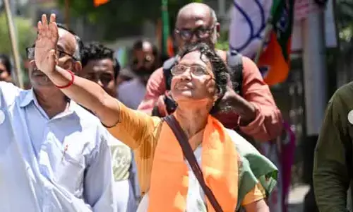 కన్నీటి నుంచి పోరాటం దాకా..! పానిహతిలో ఆర్‌జి కర్ బాధితురాలి తల్లి ముందంజ