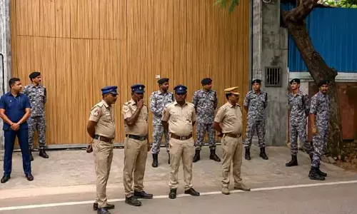 తమిళనాట టీవీకే ప్రభంజనం.. విజయ్ ఇంటి వద్ద భద్రత పెంపు