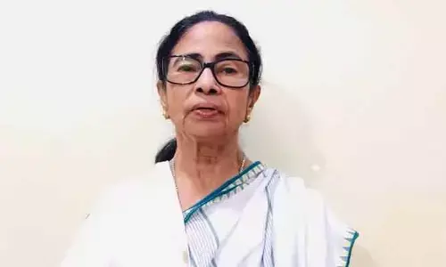 లెక్కింపు కేంద్రం నుంచి ఎవరూ వెళ్లొద్దు.. అంతిమ విజయం మనదే: మమతా బెనర్జీ