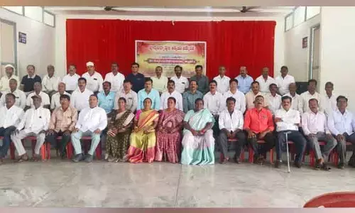 39 ఏళ్ల తర్వాత ఒక్కటైన బాల్య స్నేహితులు