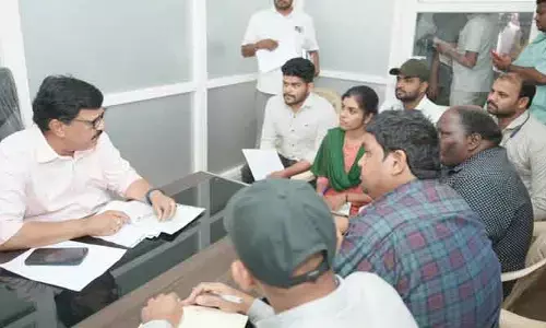 సీఎం దృష్టికి తీసుకెళ్లి పరిష్కరిస్తా: మంత్రి కందుల దుర్గేశ్ హామీ