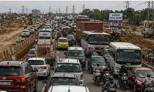 సాగర్ ​రింగ్ ​రోడ్డు చింతలకుంట వరకు ట్రాఫిక్‌ అవస్థలు
