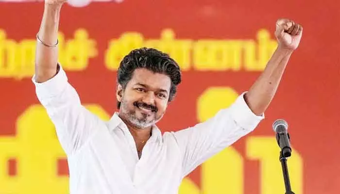 సీఎం పీఠంపై తలపతి విజయ్.. మ్యాజిక్ ఫిగర్కు చేరువలో టీవీకే సీఎం పీఠంపై తలపతి విజయ్.. మ్యాజిక్ ఫిగర్కు చేరువలో టీవీకే