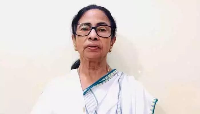 లెక్కింపు కేంద్రం నుంచి ఎవరూ వెళ్లొద్దు.. అంతిమ విజయం మనదే: మమతా బెనర్జీ లెక్కింపు కేంద్రం నుంచి ఎవరూ వెళ్లొద్దు.. అంతిమ విజయం మనదే: మమతా బెనర్జీ