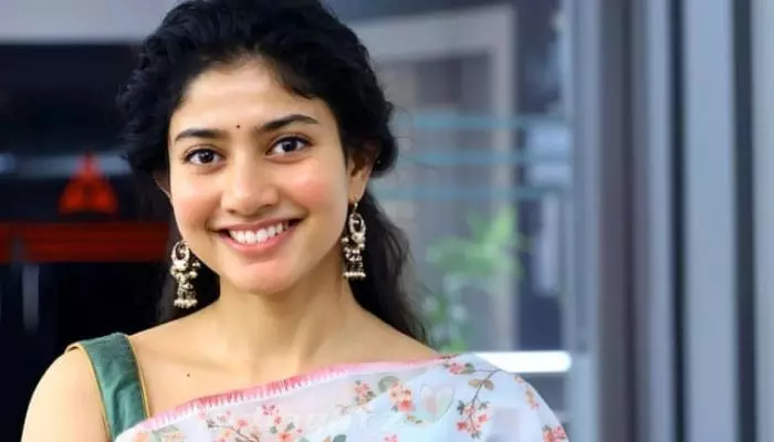 Sai Pallavi: సౌత్లో స్టార్ బ్యూటీ.. కానీ అక్కడ ఎదురుదెబ్బ Sai Pallavi: సౌత్లో స్టార్ బ్యూటీ.. కానీ అక్కడ ఎదురుదెబ్బ