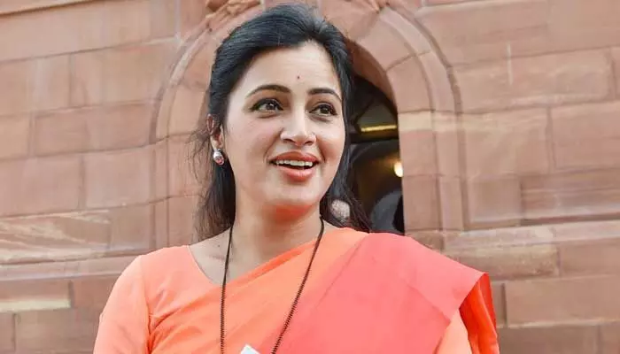 ‘తిరిగి వెళ్లిపోండి.. ఇక్కడ ఉండటానికి వీళ్లేదు’: బెంగాల్ ఫలితాలపై నవనీత్ రాణా హాట్ కామెంట్స్ ‘తిరిగి వెళ్లిపోండి.. ఇక్కడ ఉండటానికి వీళ్లేదు’: బెంగాల్ ఫలితాలపై నవనీత్ రాణా హాట్ కామెంట్స్