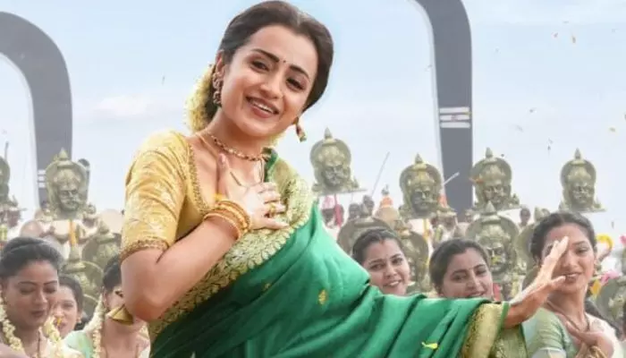 కరుప్పు నుండి త్రిష స్పెషల్ పోస్టర్ కరుప్పు నుండి త్రిష స్పెషల్ పోస్టర్