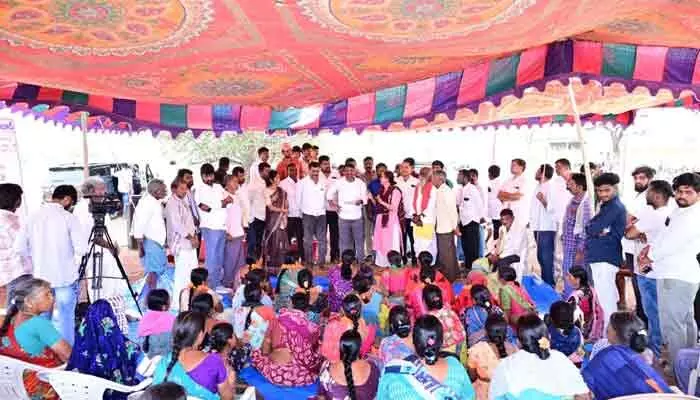 ‘ప్రభుత్వానికి ఫార్మా రైతుల బాధలు పట్టవా?’.. తీన్మార్ మల్లన్న సంచలన వ్యాఖ్యలు ‘ప్రభుత్వానికి ఫార్మా రైతుల బాధలు పట్టవా?’.. తీన్మార్ మల్లన్న సంచలన వ్యాఖ్యలు