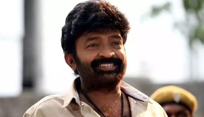 ఒకే కులం కావడంతో శ్రీదేవిని పెళ్లి చేసుకోమని ఒత్తిడి చేశారు.. రాజశేఖర్ షాకింగ్ కామెంట్స్ వైరల్ ఒకే కులం కావడంతో శ్రీదేవిని పెళ్లి చేసుకోమని ఒత్తిడి చేశారు.. రాజశేఖర్ షాకింగ్ కామెంట్స్ వైరల్