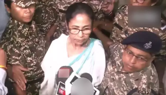 100కు పైగా స్థానాలను బీజేపీ లూటీ చేసింది.. బెంగాల్ విజయంపై మమతా బెనర్జీ సంచలన ఆరోపణలు 100కు పైగా స్థానాలను బీజేపీ లూటీ చేసింది.. బెంగాల్ విజయంపై మమతా బెనర్జీ సంచలన ఆరోపణలు