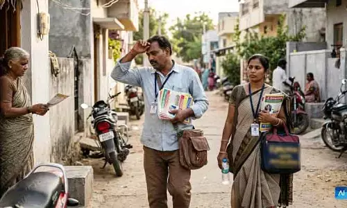 ప్రైవేట్ టీచర్లకు అడ్మిషన్ల సెగ..! పాఠాలు చెప్పే చేతుల్లో కరపత్రాలు?
