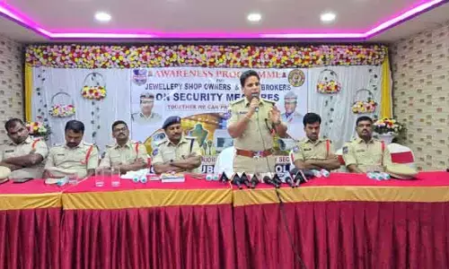 సేఫ్టీ నిబంధనలు పాటించకుంటే కుటుంబం రోడ్డు పాలు..