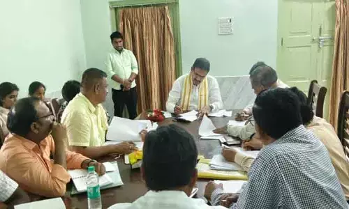 సాగునీటి ప్రాజెక్టుల ప‌నుల్లో వేగం పెంచాలి