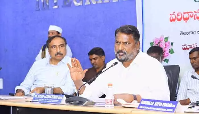 ధాన్యం కొనుగోలు వేగవంతం చేయాలి : మంత్రి అడ్లూరి లక్ష్మణ్ కుమార్ ధాన్యం కొనుగోలు వేగవంతం చేయాలి : మంత్రి అడ్లూరి లక్ష్మణ్ కుమార్