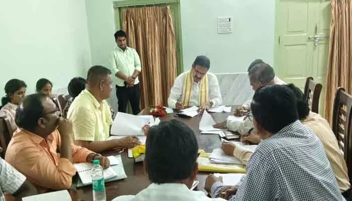 సాగునీటి ప్రాజెక్టుల పనుల్లో వేగం పెంచాలి సాగునీటి ప్రాజెక్టుల పనుల్లో వేగం పెంచాలి