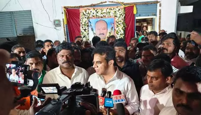ప్రభుత్వం మొద్దు నిద్ర వీడాలి : కేటీఆర్ ప్రభుత్వం మొద్దు నిద్ర వీడాలి : కేటీఆర్