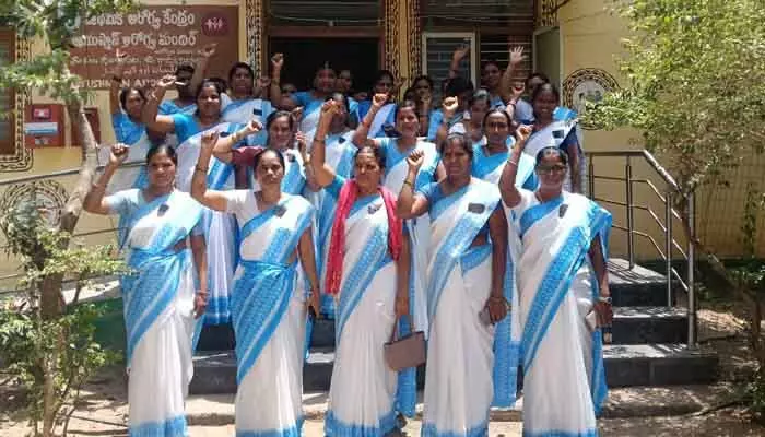 నల్ల బ్యాడ్జీలతో ఆశా వర్కర్లు నిరసన నల్ల బ్యాడ్జీలతో ఆశా వర్కర్లు నిరసన