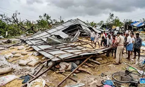 మంచిర్యాల జిల్లాలో ప్రకృతి ప్రకోపం.. రేకుల షెడ్డు కూలి నలుగురు రైతుల మృతి