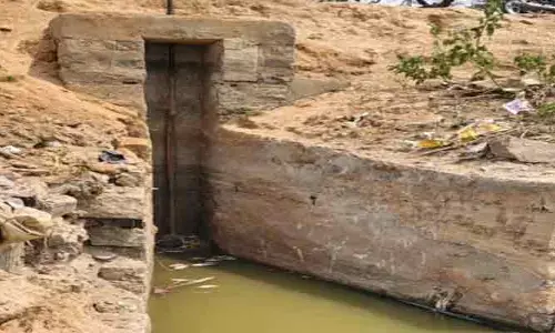 ధ్వంసమైన వెల్దుర్తి కుడి చెరువు తూము