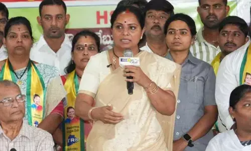 ఫీజుల నియంత్రణ చట్టం తేవాలి.. లేదంటే పోరాటమే: కవిత హెచ్చరిక