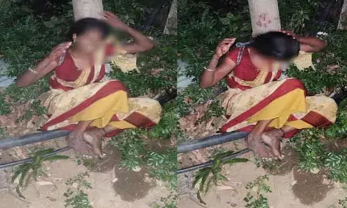 ప్రేమ పేరుతో మోసం… ప్రశ్నించగా వివాహితపై కారం పొడి, రాళ్లతో దాడి