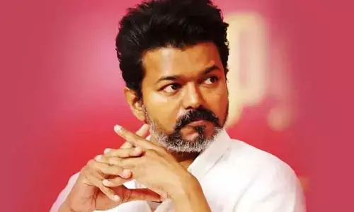 అప్పుడు విజయ్ గెలవాలని ముఖానికి ఈటెలు.. ఇప్పడు ఆత్మహత్యాయత్నం.. ఇలా ఉన్నారేంట్రా బాబు