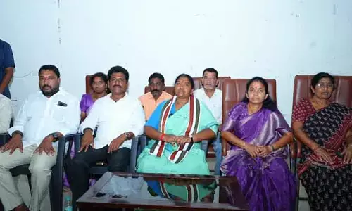 కేటీఆర్ అహంకార మాటలు తగ్గించుకోవాలి :  మంత్రి సీతక్క