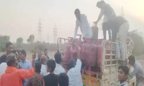 గీసుకొండ మండలంలో ఇండియన్ గ్యాస్ డీలర్ నిర్వాకం