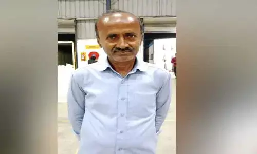 చెట్టుకు ఢీకొన్న స్కూటీ.. వ్యక్తి దుర్మరణం