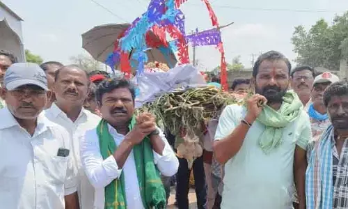 రైతులను పొట్టన పెట్టుకుంటున్న కాంగ్రెస్