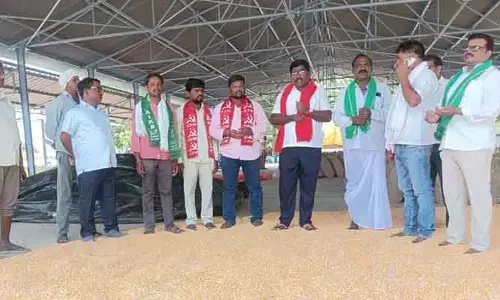 మొక్కజొన్న కొనుగోళ్ళు వేగవంతం చేయాలి : సీపీఎం జిల్లా కార్యదర్శి మిల్కూరి వాసుదేవరెడ్డి
