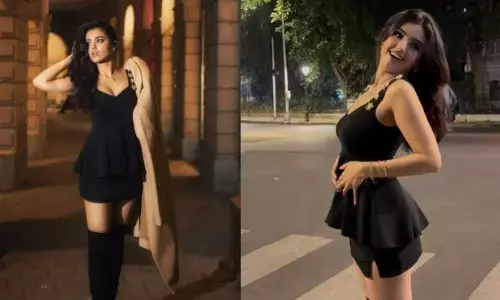 పొట్టి డ్రెస్సులో హీట్ పెంచుతున్న మాళవికా శర్మ