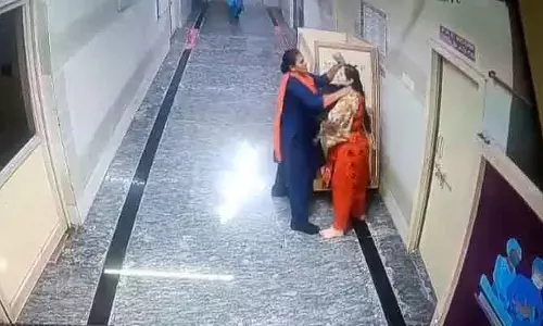 అటెండ‌ర్ పై సెక్యూరిటీ సిబ్బంది దాడి