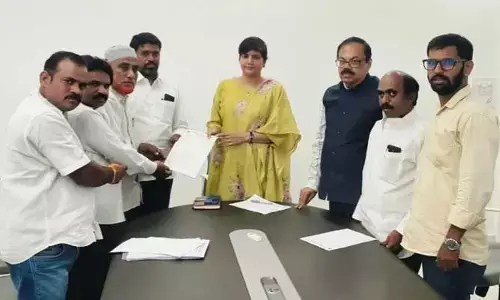 కుకింగ్ గ్యాస్ కార్మికుల సమస్యలు పరిష్కరిస్తాం : కార్మిక శాఖ కార్యదర్శి దాసరి హరిచందన